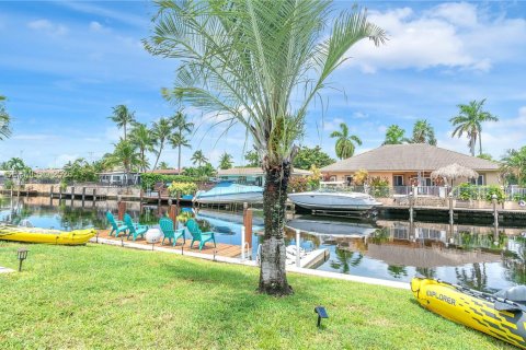 House in Pompano Beach, Florida 3 bedrooms, 136.57 sq.m. № 2044033 - photo 16