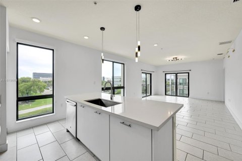 Condo in Doral, Florida, 3 bedrooms  № 1888839 - photo 8
