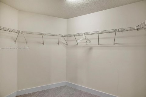 Condo in Doral, Florida, 3 bedrooms  № 1888839 - photo 16