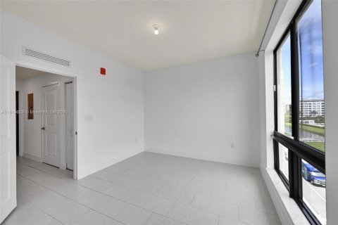 Condo in Doral, Florida, 3 bedrooms  № 1888839 - photo 12