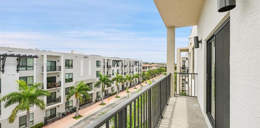 Condo in Doral, Florida, 3 bedrooms  № 1888839
