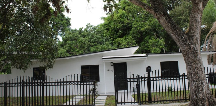 Villa ou maison à North Miami, Floride 3 chambres, 154.68 m2 № 2432073