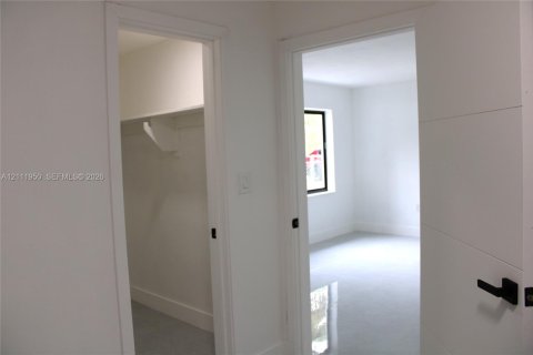 Villa ou maison à vendre à North Miami, Floride: 3 chambres, 154.68 m2 № 2432073 - photo 10