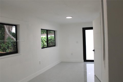 Villa ou maison à vendre à North Miami, Floride: 3 chambres, 154.68 m2 № 2432073 - photo 7