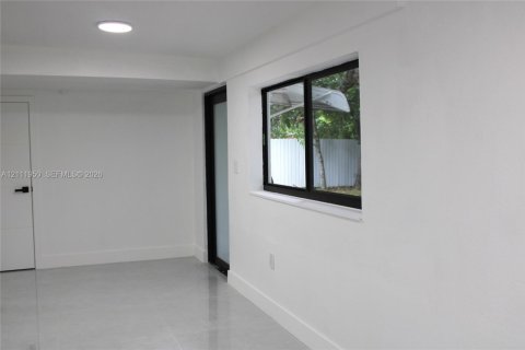 Villa ou maison à vendre à North Miami, Floride: 3 chambres, 154.68 m2 № 2432073 - photo 8