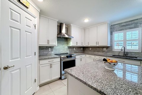 House in Wimauma, Florida 4 bedrooms, 237.27 sq.m. № 2394044 - photo 16