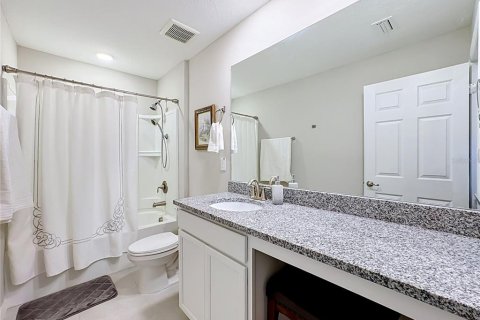 House in Wimauma, Florida 4 bedrooms, 237.27 sq.m. № 2394044 - photo 25