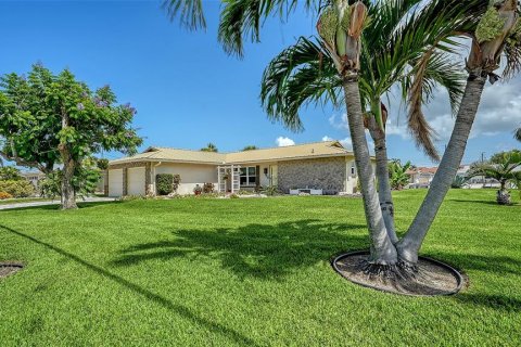 House in Bradenton, Florida 2 bedrooms, 144.37 sq.m. № 1869465 - photo 2