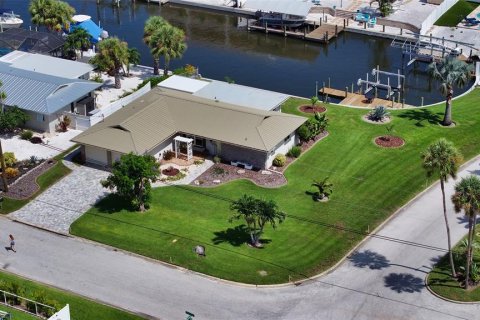 House in Bradenton, Florida 2 bedrooms, 144.37 sq.m. № 1869465 - photo 6