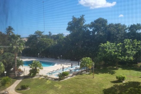 Condo in Hollywood, Florida, 1 bedroom № 1988251 - photo 14