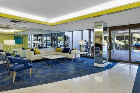 Condo in Hollywood, Florida, 1 bedroom № 1988251 - photo 4