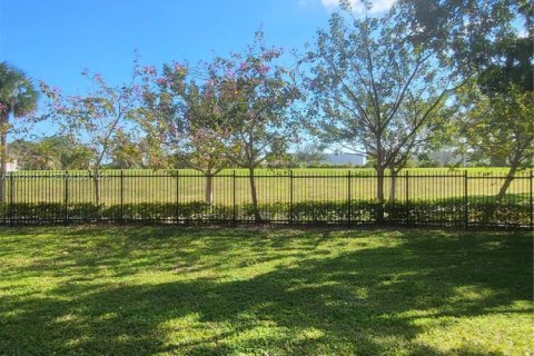 Condo in Hollywood, Florida, 1 bedroom № 1988251 - photo 16