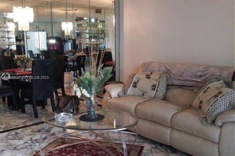 Condo in Hollywood, Florida, 1 bedroom № 1988251 - photo 9