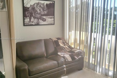 Condo in Hollywood, Florida, 1 bedroom № 1988251 - photo 10