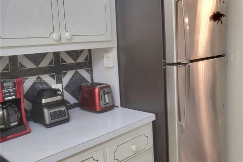 Condo in Hollywood, Florida, 1 bedroom № 1988251 - photo 6