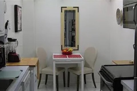 Condo in Hollywood, Florida, 1 bedroom № 1988251 - photo 5