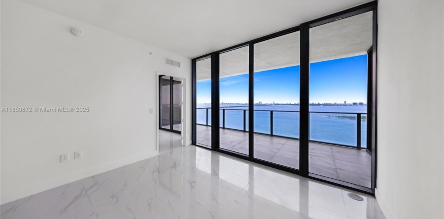 Condominio en Miami, Florida, 3 dormitorios № 1858645