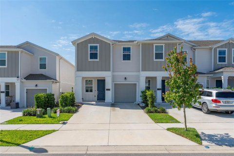 Adosado en venta en Kissimmee, Florida, 3 dormitorios, 171.68 m2 № 1680639 - foto 1