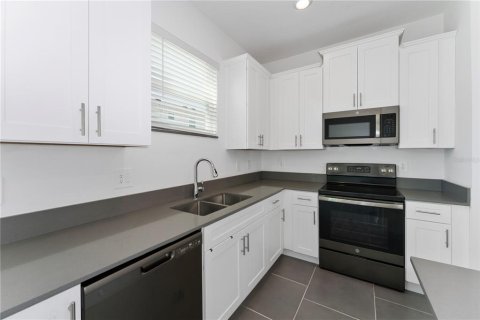 Adosado en venta en Kissimmee, Florida, 3 dormitorios, 171.68 m2 № 1680639 - foto 6