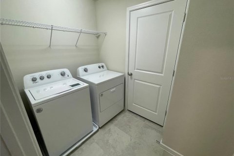Townhouse in Orlando, Florida 4 bedrooms, 168.06 sq.m. № 2113268 - photo 18
