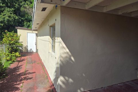 House in Hialeah, Florida 4 bedrooms, 194.82 sq.m. № 2012932 - photo 27