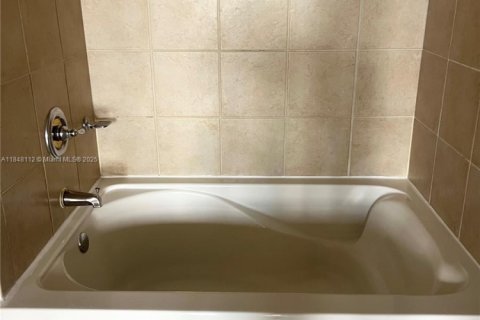 Condo in Aventura, Florida, 2 bedrooms  № 1849309 - photo 18