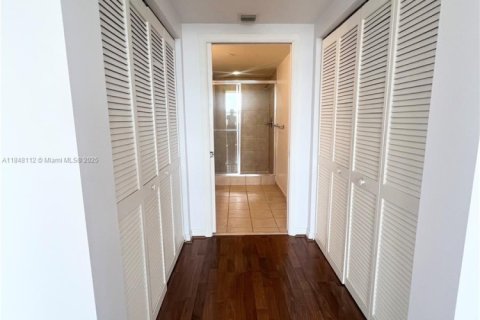 Condo in Aventura, Florida, 2 bedrooms  № 1849309 - photo 25