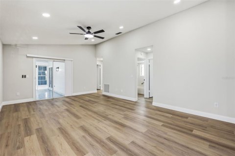 Villa ou maison à louer à Sanford, Floride: 3 chambres, 115.94 m2 № 2167746 - photo 2