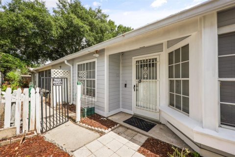 Villa ou maison à louer à Sanford, Floride: 3 chambres, 115.94 m2 № 2167746 - photo 1
