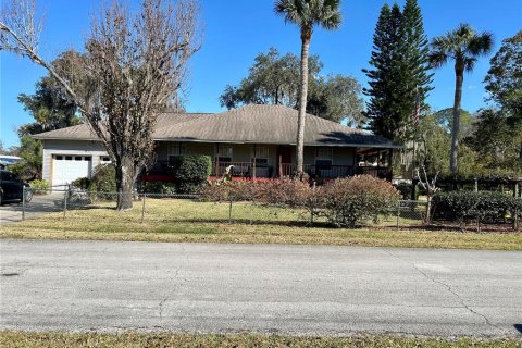 Villa ou maison à Astor, Floride 3 chambres, 131.55 m2 № 2108774