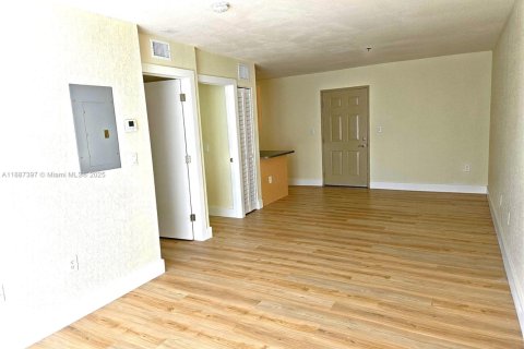 Condo in Miami, Florida, 1 bedroom  № 1947332 - photo 8