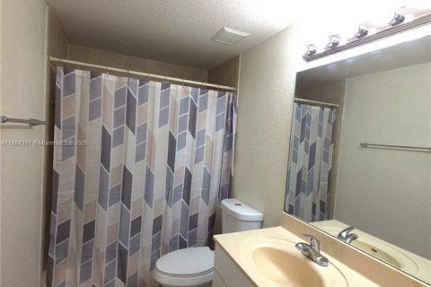 Condo in Miami, Florida, 1 bedroom  № 1947332 - photo 13