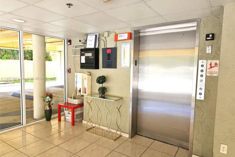 Condo in Miami, Florida, 1 bedroom  № 1947332 - photo 4