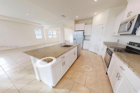 House in Kissimmee, Florida 4 bedrooms, 264.96 sq.m. № 2032846 - photo 19