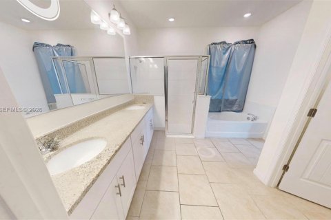 House in Kissimmee, Florida 4 bedrooms, 264.96 sq.m. № 2032846 - photo 12