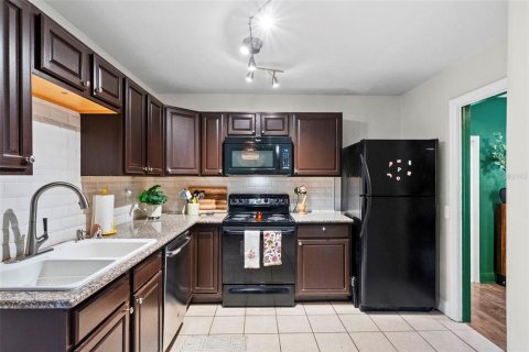 Villa ou maison à vendre à Tampa, Floride: 3 chambres, 94.39 m2 № 2215643 - photo 5