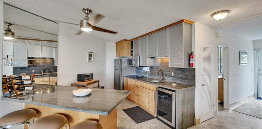 Condo à Hallandale Beach, Floride, 2 chambres № 1921646