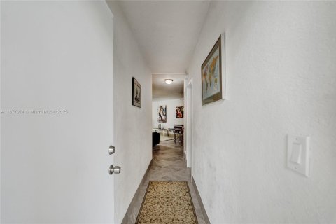 Copropriété à vendre à Hallandale Beach, Floride: 2 chambres, 107.12 m2 № 1921646 - photo 20