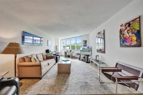 Copropriété à vendre à Hallandale Beach, Floride: 2 chambres, 107.12 m2 № 1921646 - photo 9
