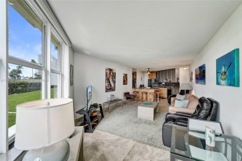 Copropriété à vendre à Hallandale Beach, Floride: 2 chambres, 107.12 m2 № 1921646 - photo 19