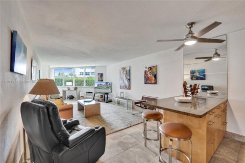 Copropriété à vendre à Hallandale Beach, Floride: 2 chambres, 107.12 m2 № 1921646 - photo 8