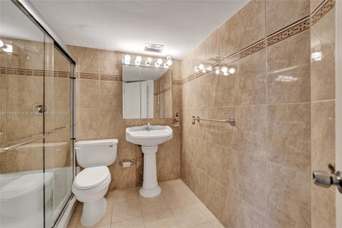 Copropriété à vendre à Hallandale Beach, Floride: 2 chambres, 107.12 m2 № 1921646 - photo 21