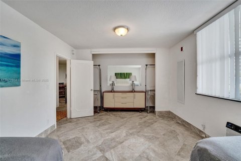 Copropriété à vendre à Hallandale Beach, Floride: 2 chambres, 107.12 m2 № 1921646 - photo 30