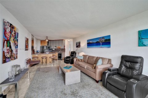 Copropriété à vendre à Hallandale Beach, Floride: 2 chambres, 107.12 m2 № 1921646 - photo 15