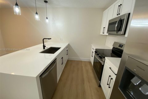 Touwnhouse à vendre à West Palm Beach, Floride: 2 chambres, 114.83 m2 № 1753089 - photo 17