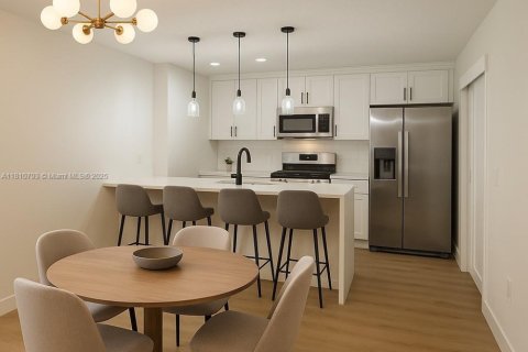 Touwnhouse à vendre à West Palm Beach, Floride: 2 chambres, 114.83 m2 № 1753089 - photo 1