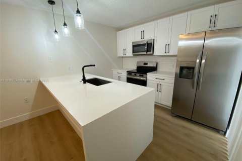 Touwnhouse à vendre à West Palm Beach, Floride: 2 chambres, 114.83 m2 № 1753089 - photo 12