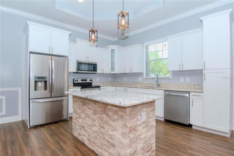 House in Tampa, Florida 4 bedrooms, 182.74 sq.m. № 1887019 - photo 7