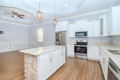 House in Tampa, Florida 4 bedrooms, 182.74 sq.m. № 1887019 - photo 8