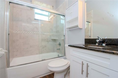 House in Tampa, Florida 4 bedrooms, 182.74 sq.m. № 1887019 - photo 23